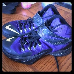 Women’s Nike size 9 Lebrons